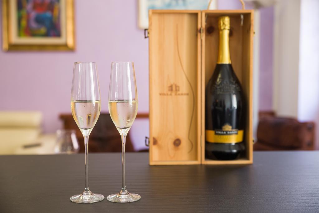 Domus Regis Bed & Breakfast Cagliari Bagian luar foto